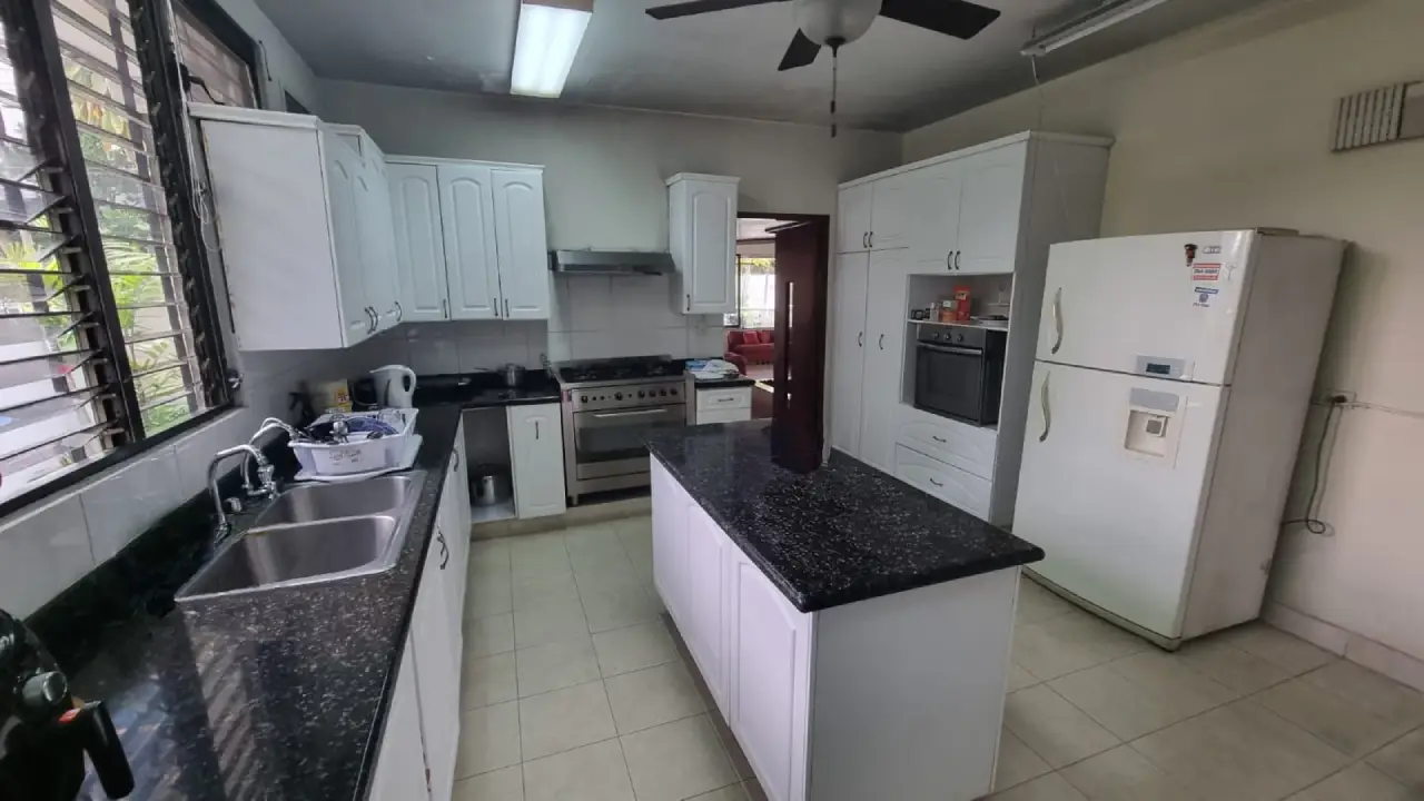 Casa de 2 pisos en Urbanización Obarrio — imagen 7