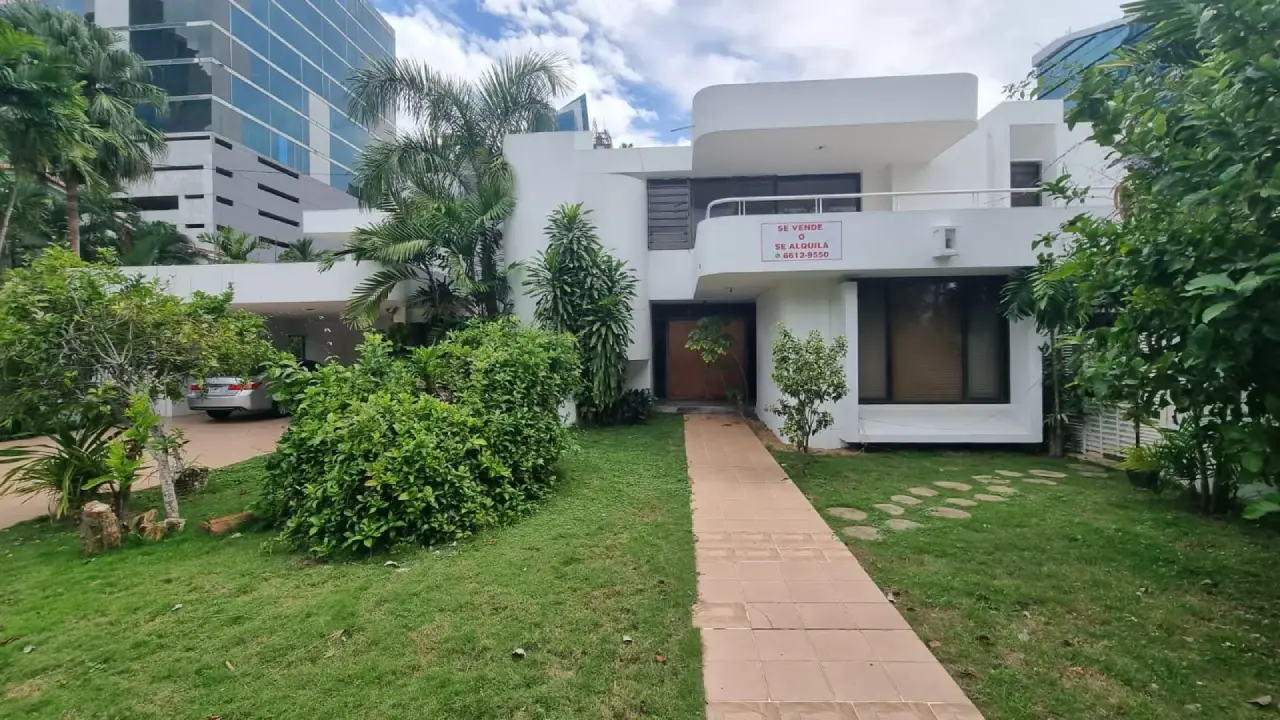 Casa de 2 pisos en Urbanización Obarrio — imagen 1