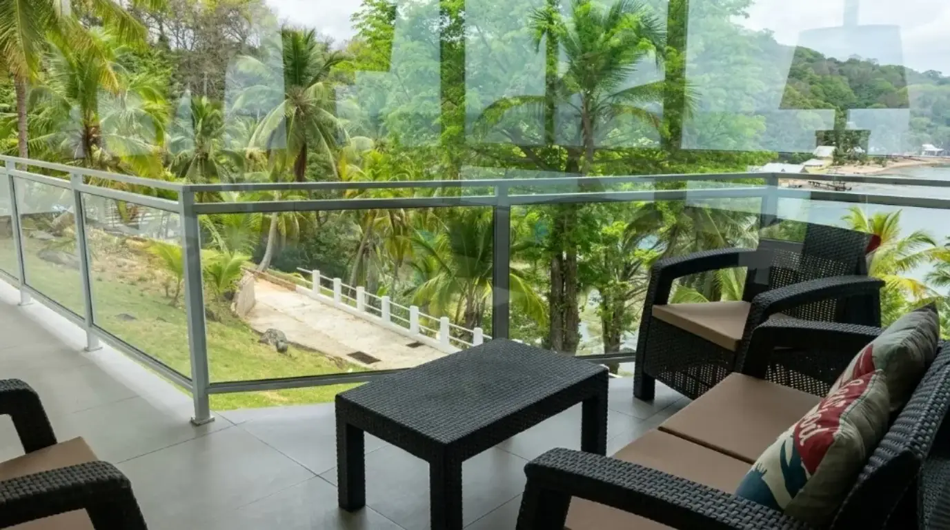 Balcón con vista al Caribe — Isla Grande, Colón