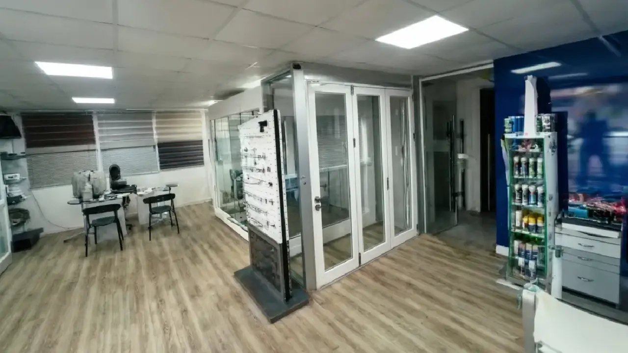 Showroom e interior comercial — galera industrial La Locería, Curundú