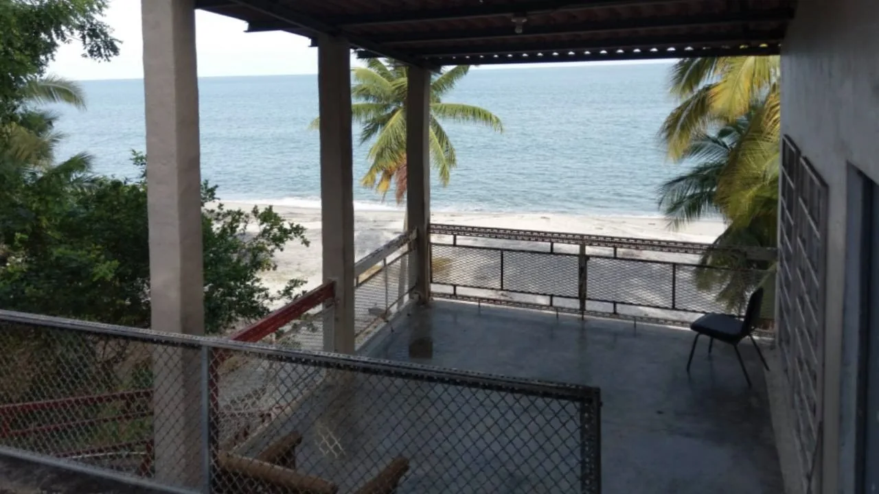 Propiedad exclusiva frente al mar en Playa Corona con 3000 m2 — imagen 2: propiedad exclusiva frente al mar en playa corona2