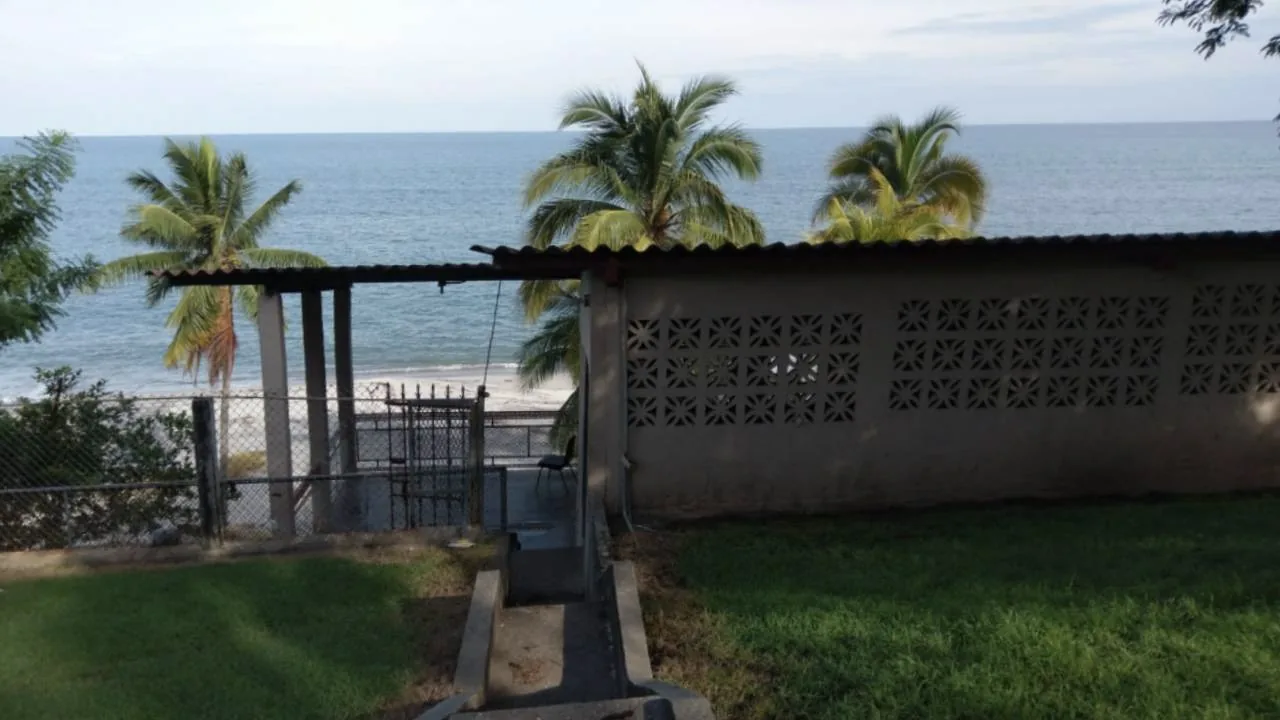 Propiedad exclusiva frente al mar en Playa Corona con 3000 m2 — imagen 5: propiedad exclusiva frente al mar en playa corona5